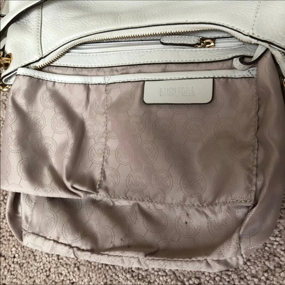 Michael Kors tassel crossbody ivory EUC - Picture 6 of 8